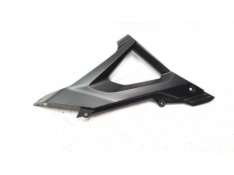 Recambio de moldura para honda cb 125 f referencia OEM IAM 83521K94T00  