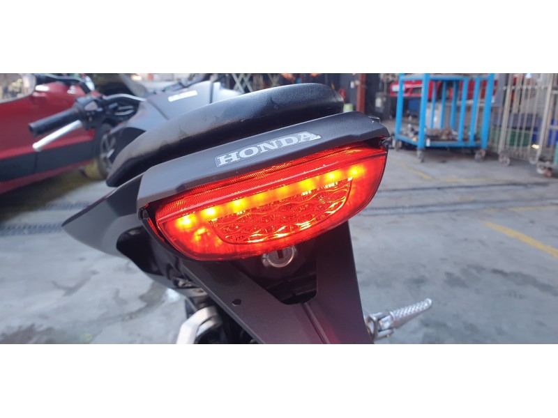 Recambio de piloto trasero central para honda cb 125 f referencia OEM IAM 33701K98E21  