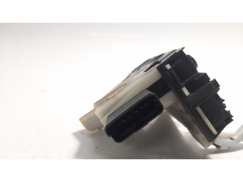 Recambio de cerradura puerta delantera derecha para peugeot 208 1.4 hdi fap referencia OEM IAM 9812500780  