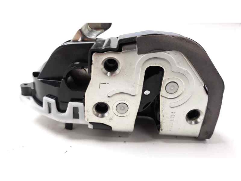 Recambio de cerradura puerta trasera izquierda para toyota yaris active referencia OEM IAM   