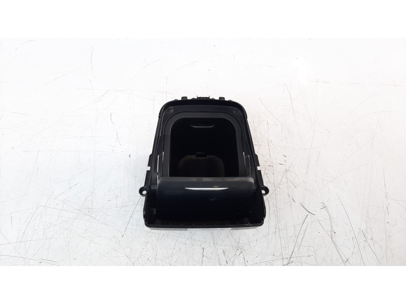 Recambio de cenicero para mercedes-benz clase gla (w156) gla 200 cdi (156.908) referencia OEM IAM A1766807400  