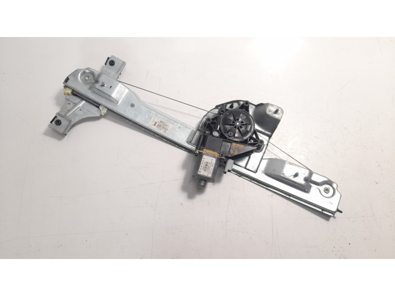 Recambio de elevalunas delantero izquierdo para peugeot 208 1.4 hdi fap referencia OEM IAM 9673154480  