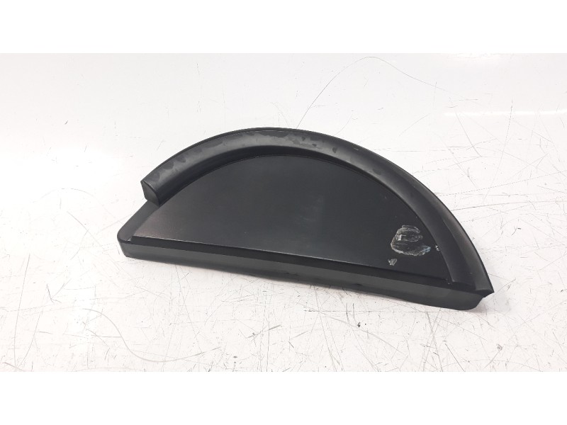 Recambio de moldura para peugeot 208 1.2 12v vti referencia OEM IAM 9674720077D  