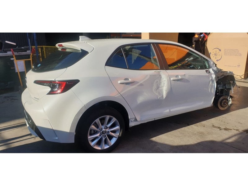 toyota corolla (e21) del año 2024