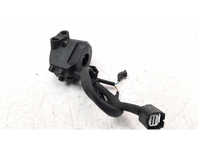 Recambio de piña luces derecha para honda cb 125 f referencia OEM IAM 35130K94T02  