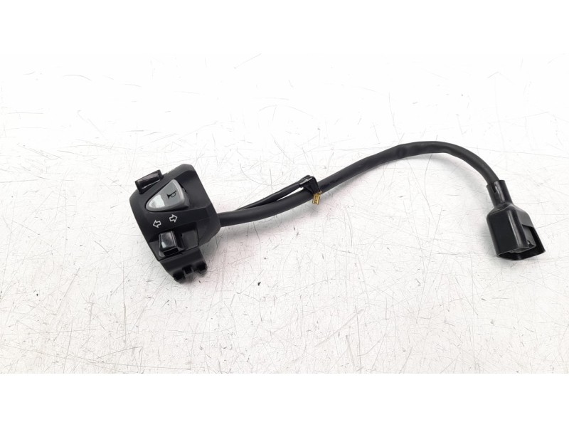 Recambio de piña luces izquierda para honda cb 125 f referencia OEM IAM 35200K98E02  