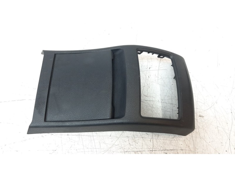 Recambio de cenicero para mercedes-benz clase gla (w156) gla 200 cdi (156.908) referencia OEM IAM A1766801050  