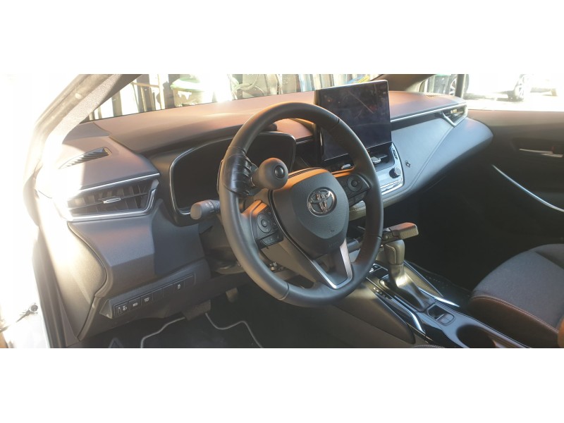 toyota corolla (e21) del año 2024
