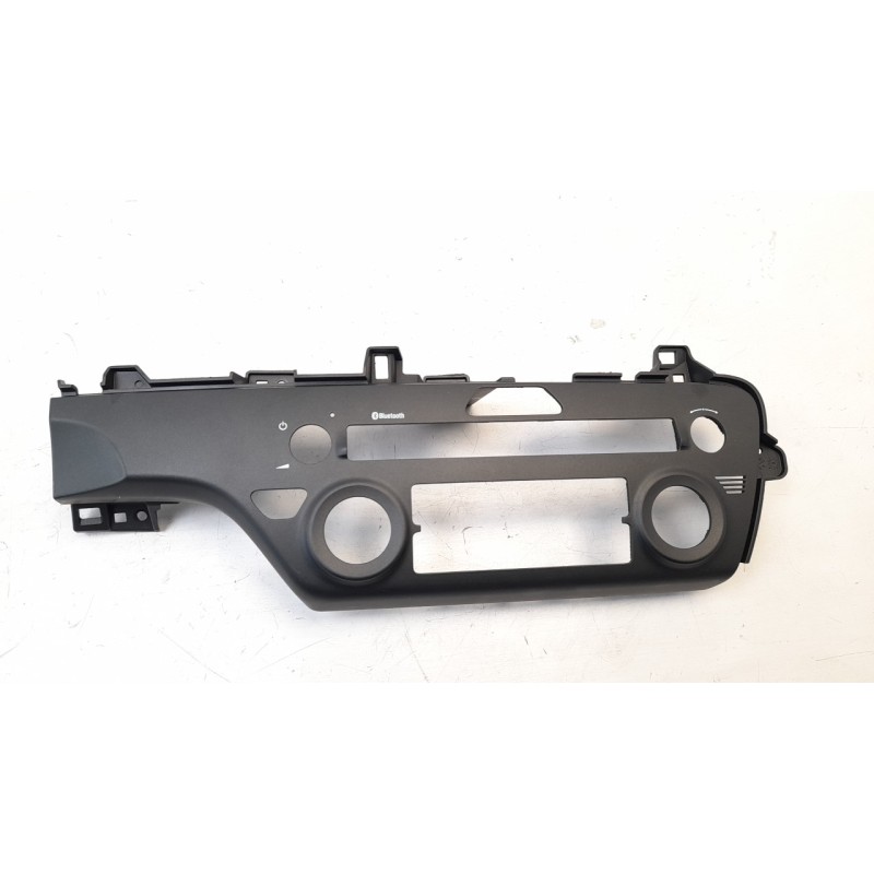 Recambio de moldura para kia sportage 1.6 crdi cat referencia OEM IAM 84745F1300  