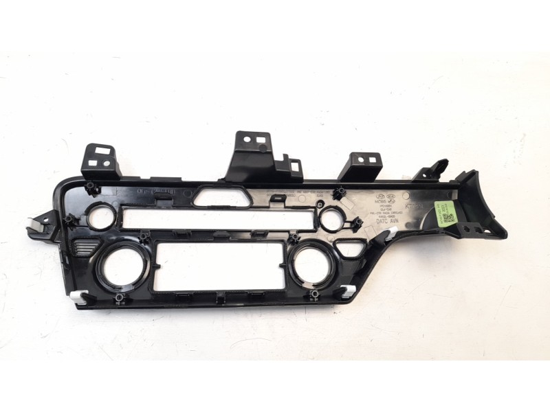 Recambio de moldura para kia sportage 1.6 crdi cat referencia OEM IAM 84745F1300  