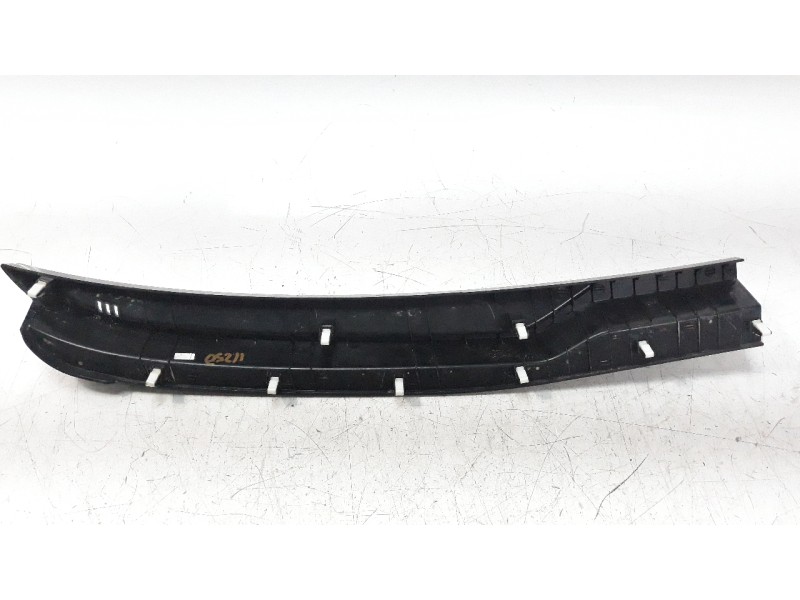 Recambio de moldura para kia niro referencia OEM IAM 861C0AT100  