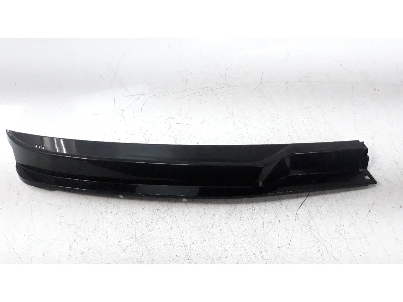 Recambio de moldura para kia niro referencia OEM IAM 861D0AT000  