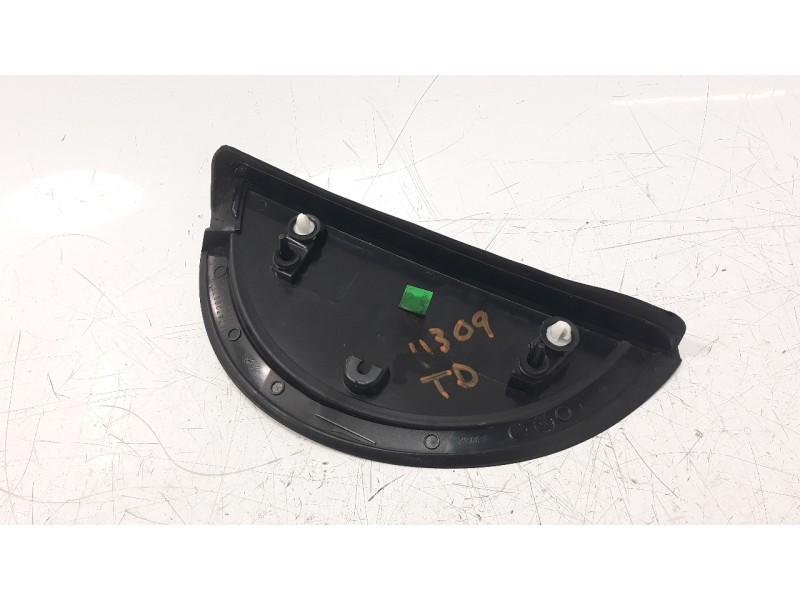 Recambio de moldura para peugeot 208 1.2 12v vti referencia OEM IAM 9674720077D  