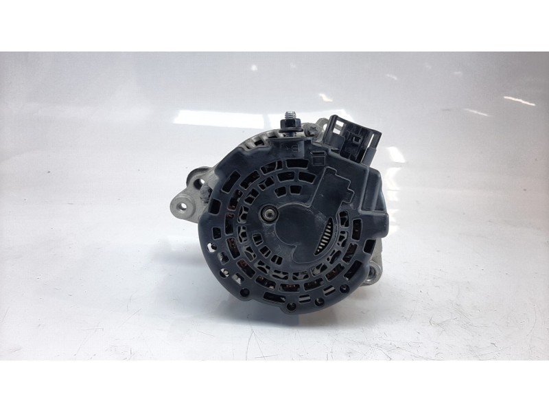 Recambio de alternador para kia stonic (ybcuv) concept referencia OEM IAM 3730004950 ALF030164 