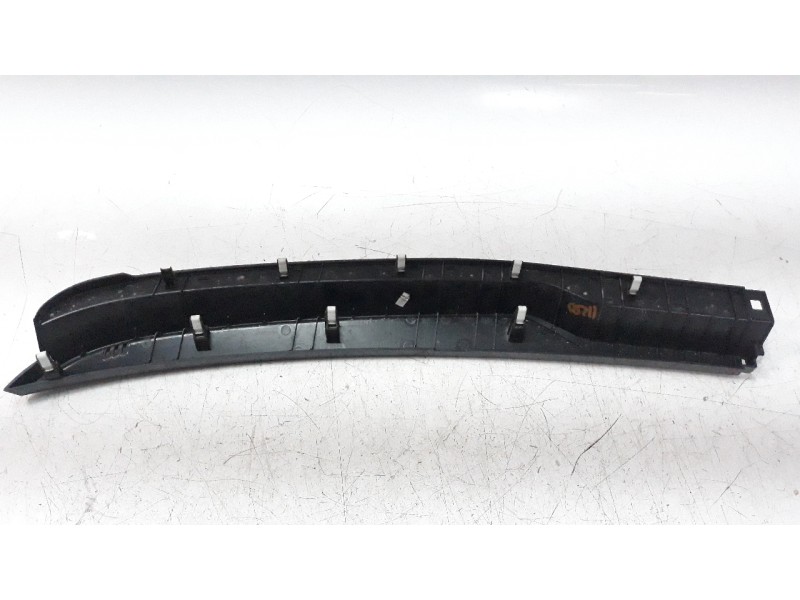 Recambio de moldura para kia niro referencia OEM IAM 861D0AT000  