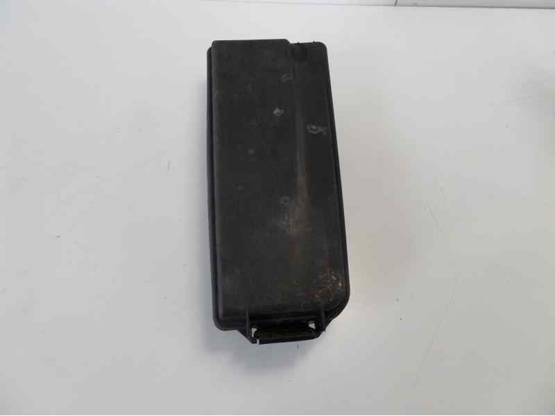 Recambio de caja reles / fusibles para opel vectra c berlina 1.9 cdti referencia OEM IAM 13170900 519065106 