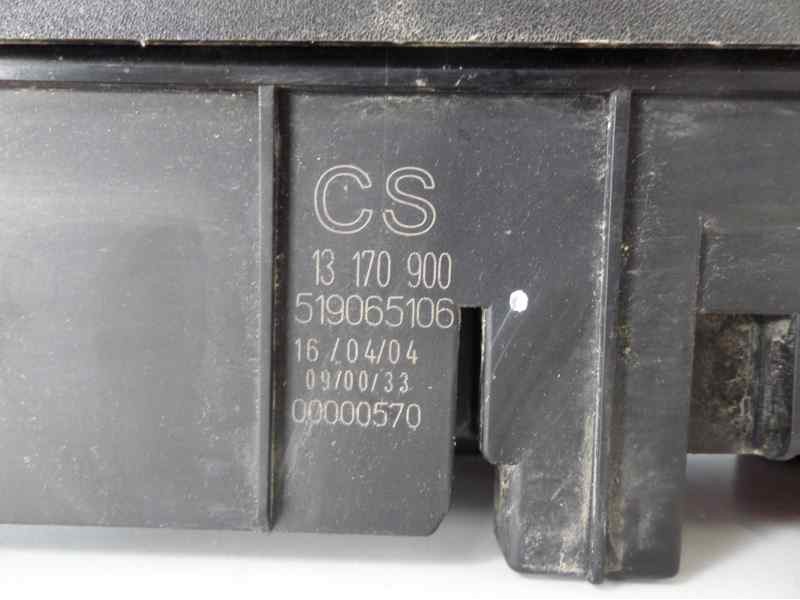 Recambio de caja reles / fusibles para opel vectra c berlina 1.9 cdti referencia OEM IAM 13170900 519065106 