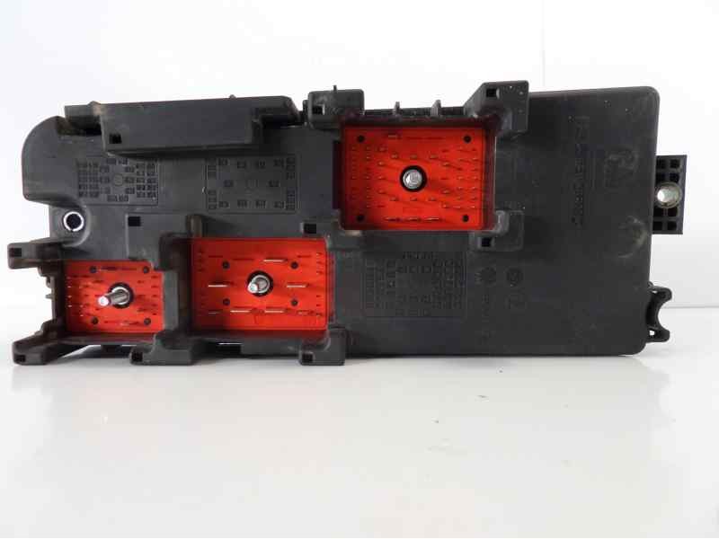 Recambio de caja reles / fusibles para opel vectra c berlina 1.9 cdti referencia OEM IAM 13170900 519065106 