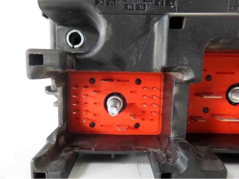 Recambio de caja reles / fusibles para opel vectra c berlina 1.9 cdti referencia OEM IAM 13170900 519065106 