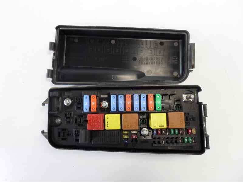 Recambio de caja reles / fusibles para opel vectra c berlina 1.9 cdti referencia OEM IAM 13170900 519065106 