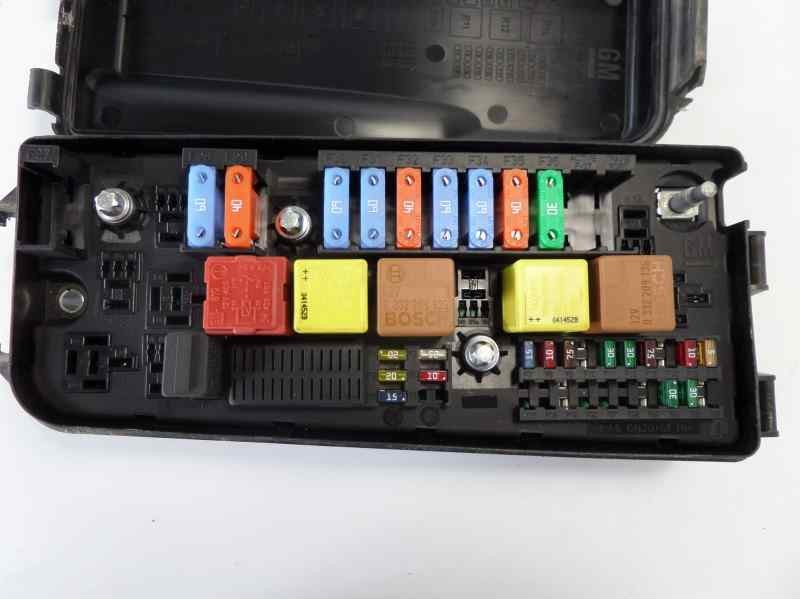Recambio de caja reles / fusibles para opel vectra c berlina 1.9 cdti referencia OEM IAM 13170900 519065106 