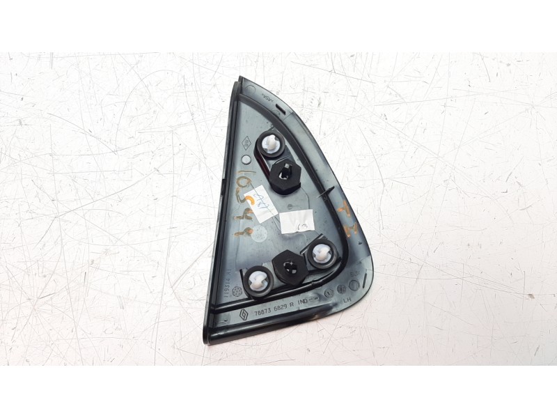 Recambio de moldura para dacia sandero referencia OEM IAM 788736829R  