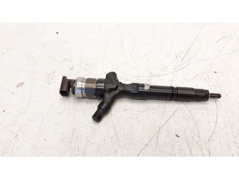 Recambio de inyector para toyota land cruiser (j12) 3.0 turbodiesel referencia OEM IAM 2367030080  