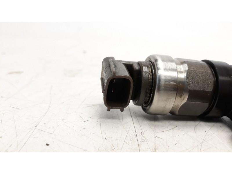 Recambio de inyector para toyota land cruiser (j12) 3.0 turbodiesel referencia OEM IAM 2367030080  
