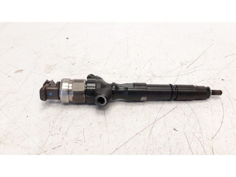 Recambio de inyector para toyota land cruiser (j12) 3.0 turbodiesel referencia OEM IAM 2367030080  