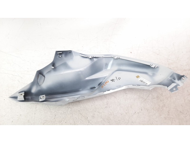 Recambio de moldura para bmw f 900 r referencia OEM IAM 46639444548  