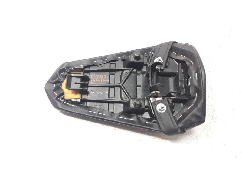 Recambio de asiento para yamaha yzf-r6 referencia OEM IAM BEB2475000  