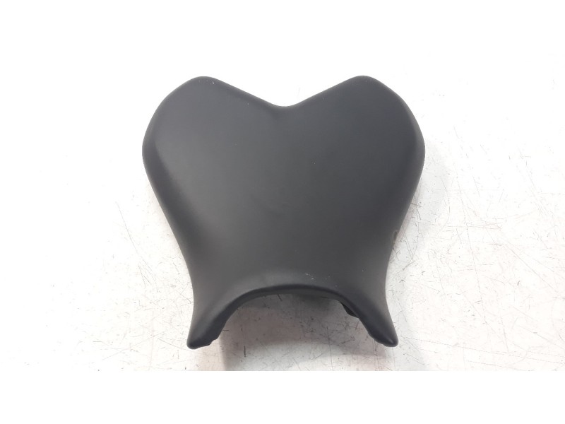 Recambio de asiento para yamaha yzf-r6 referencia OEM IAM BN6247100100  