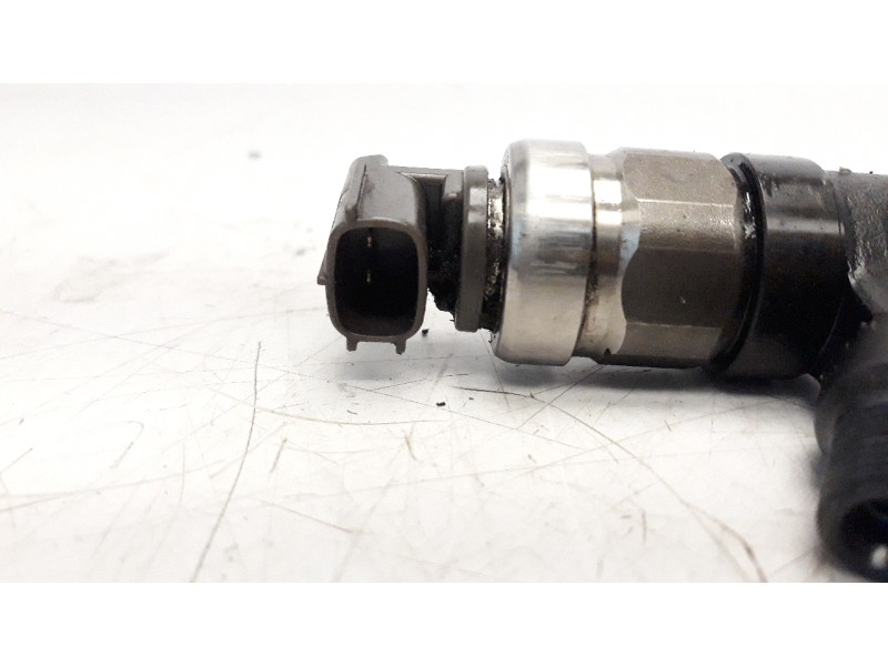 Recambio de inyector para toyota land cruiser (j12) 3.0 turbodiesel referencia OEM IAM 2367030080  
