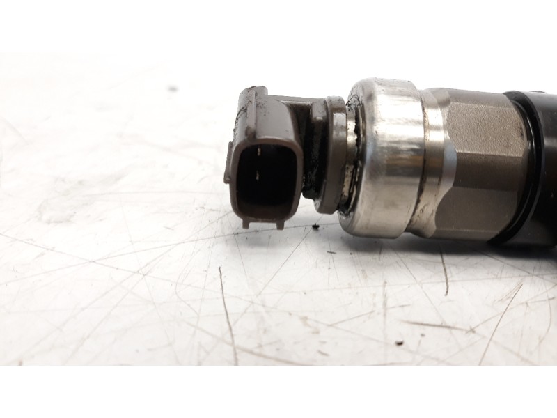 Recambio de inyector para toyota land cruiser (j12) 3.0 turbodiesel referencia OEM IAM 2367030080  