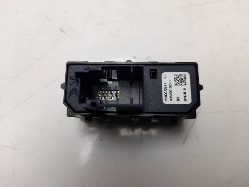 Recambio de interruptor para opel grandland x 1.2 referencia OEM IAM YP00032777  