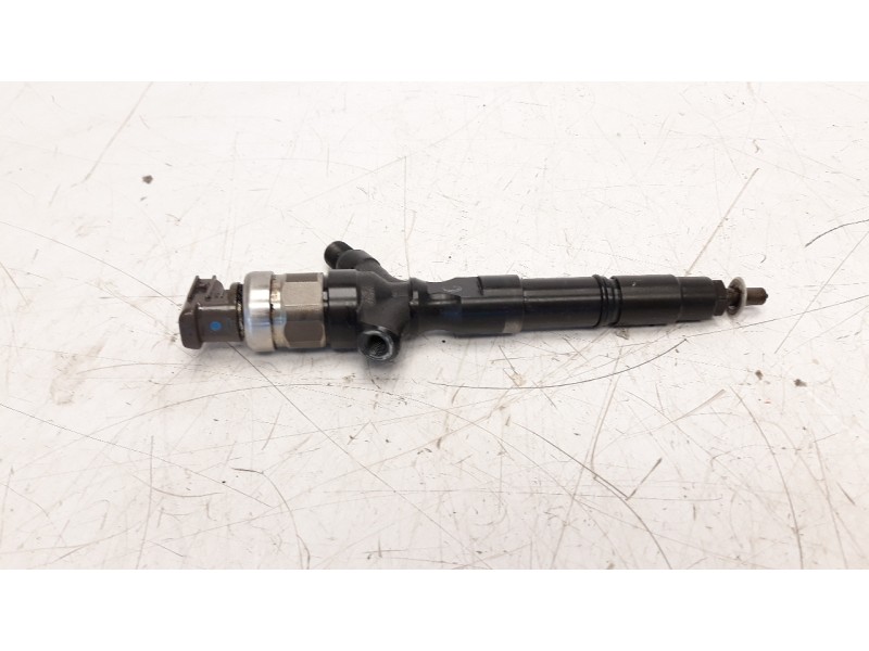Recambio de inyector para toyota land cruiser (j12) 3.0 turbodiesel referencia OEM IAM 2367030080  
