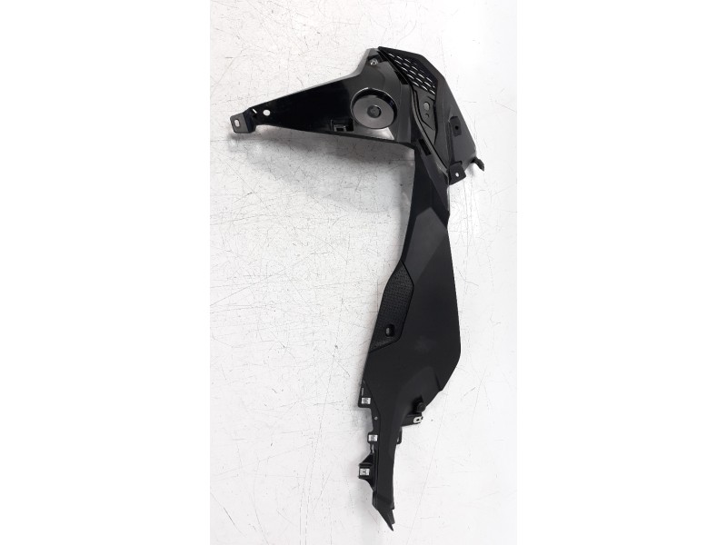 Recambio de moldura para bmw f 900 r referencia OEM IAM 46638403853  