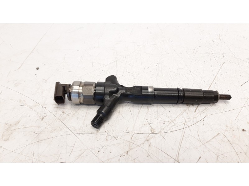 Recambio de inyector para toyota land cruiser (j12) 3.0 turbodiesel referencia OEM IAM 2367030080  