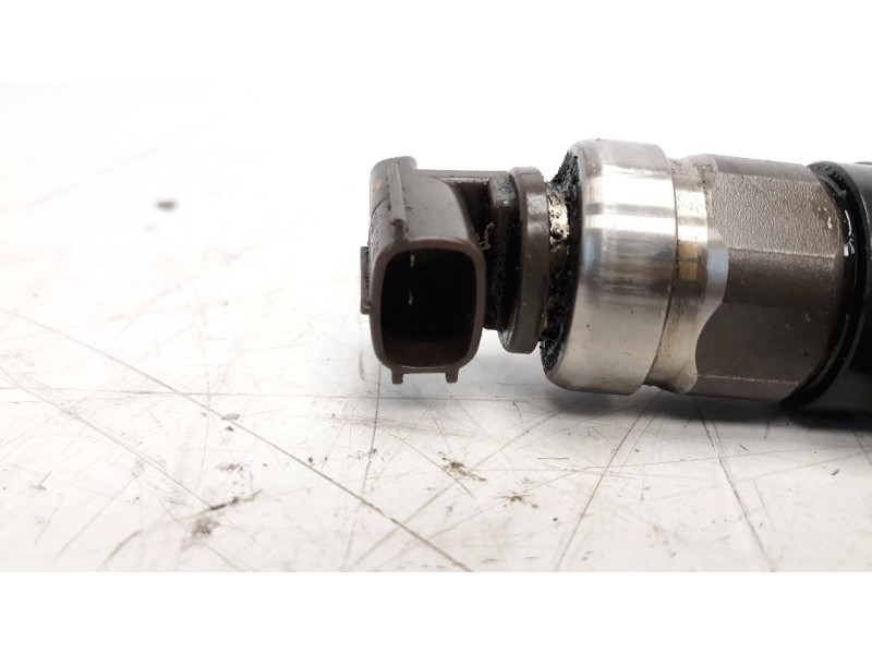 Recambio de inyector para toyota land cruiser (j12) 3.0 turbodiesel referencia OEM IAM 2367030080  