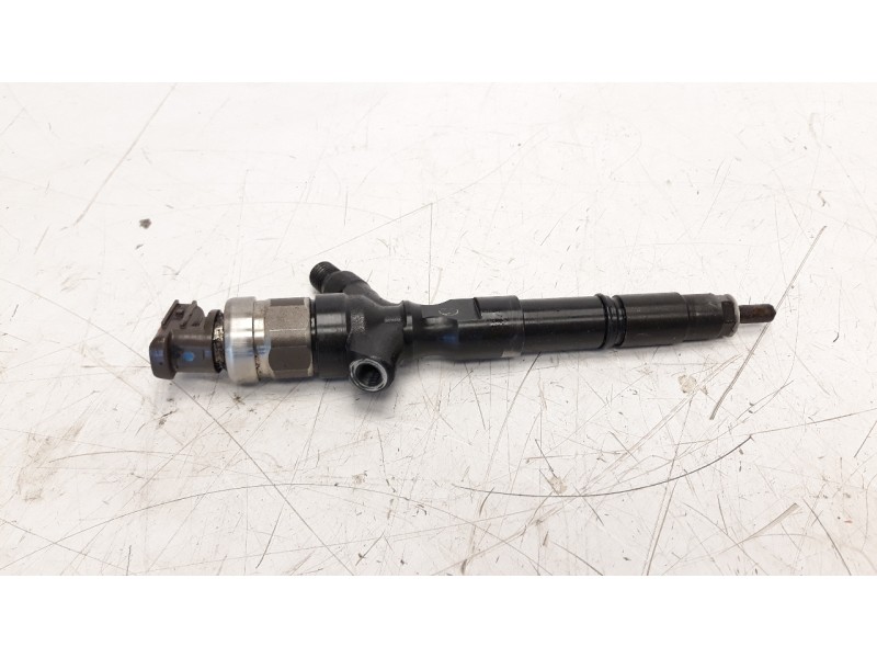Recambio de inyector para toyota land cruiser (j12) 3.0 turbodiesel referencia OEM IAM 2367030080  
