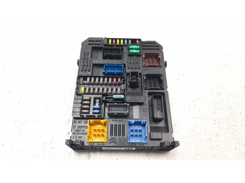 Recambio de caja reles / fusibles para opel corsa f 1.2 referencia OEM IAM 9832880280  