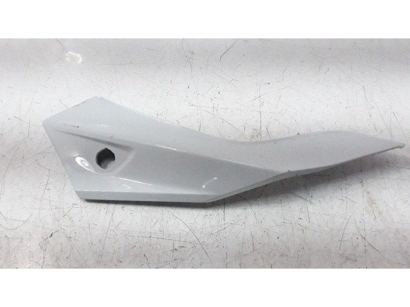 Recambio de moldura para bmw f 900 r referencia OEM IAM 8403867  