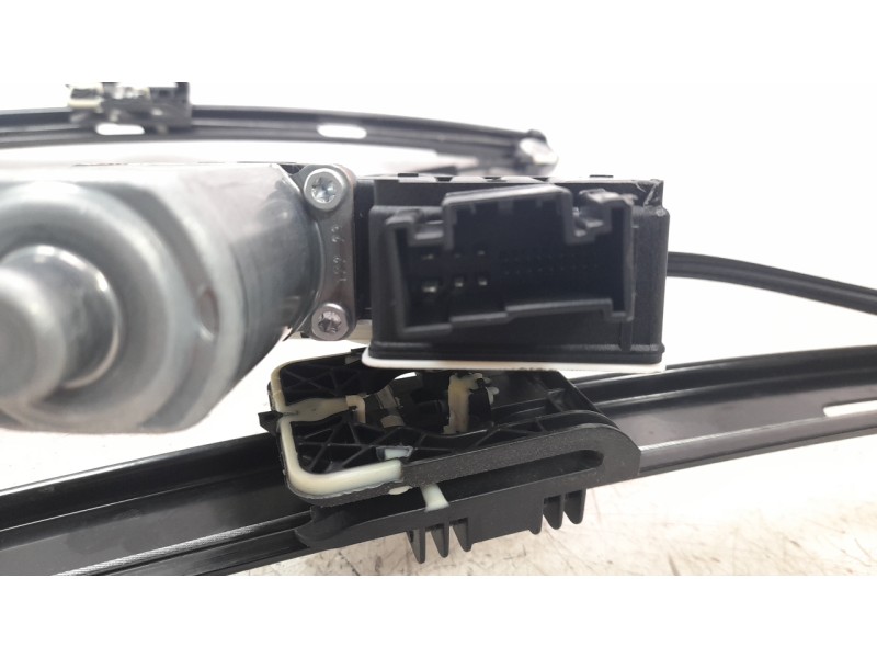Recambio de elevalunas delantero izquierdo para volkswagen polo vi (ae1) basis referencia OEM IAM 2G4837461C  