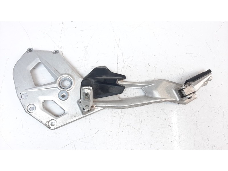 Recambio de estribo para bmw f 900 r referencia OEM IAM 46718404013  