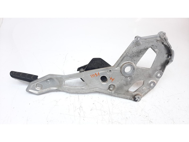 Recambio de estribo para bmw f 900 r referencia OEM IAM 46718404013  