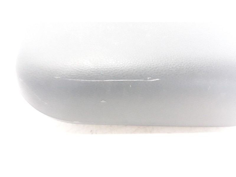 Recambio de apoyabrazos central para mitsubishi l 200 2.4 di-d cat referencia OEM IAM 8011B628  