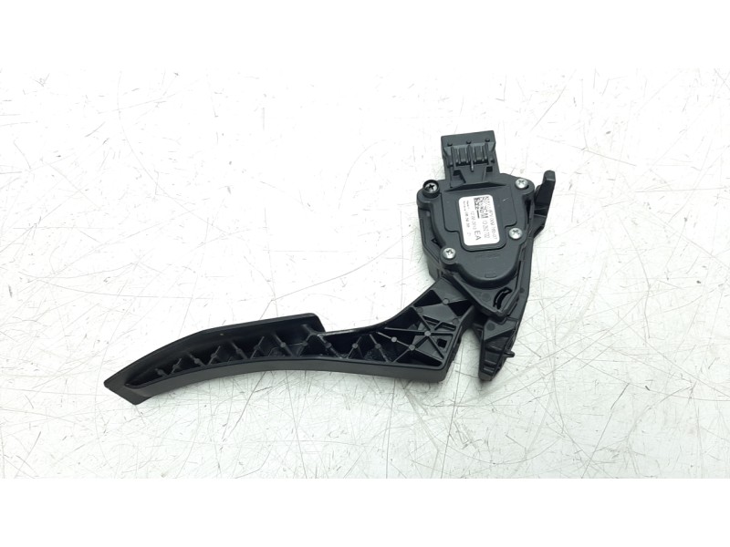 Recambio de potenciometro pedal para opel astra j lim. 1.7 16v cdti referencia OEM IAM 13252702  