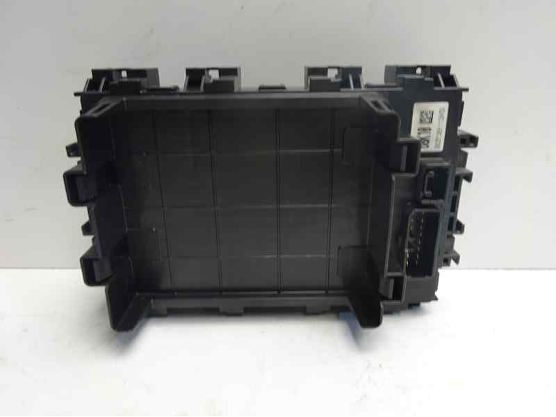Recambio de caja reles / fusibles para nissan pixo (uao) acenta referencia OEM IAM 68K10  
