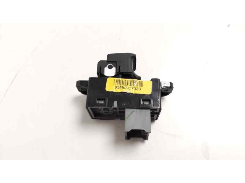 Recambio de mando elevalunas trasero derecho para hyundai i20 1.2 16v cat referencia OEM IAM 93580C7020  