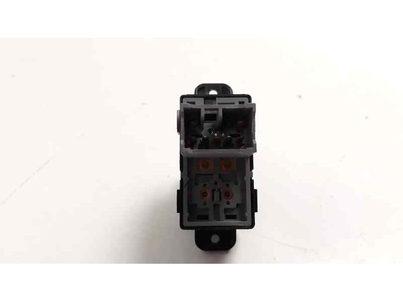 Recambio de mando elevalunas trasero derecho para hyundai i20 1.2 16v cat referencia OEM IAM 93580C7020  